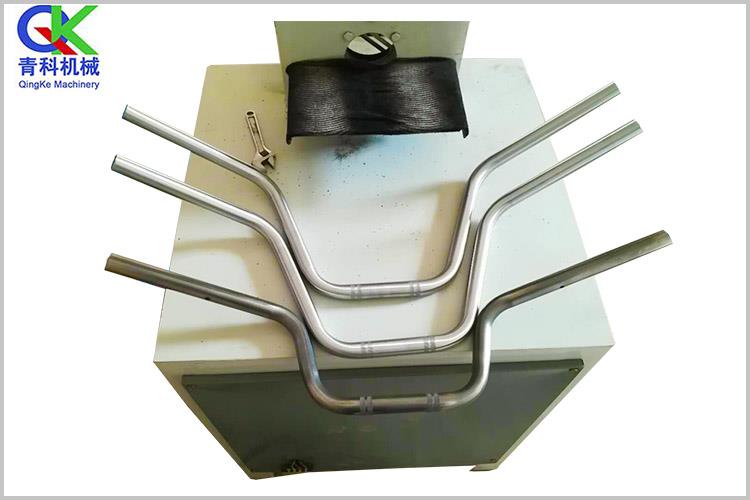 砂光機(jī)在操作時(shí)須佩戴眼鏡、頭盔面罩等相應(yīng)的防護(hù)用具