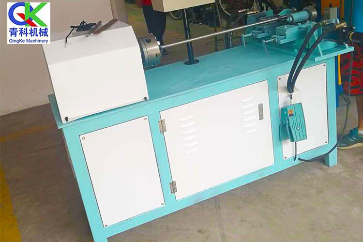 板面光潔度好，中對木材的陰陽面反應(yīng)不靈敏，節(jié)電，操作簡單，維修方便