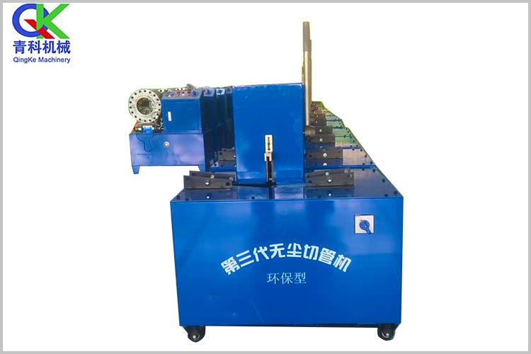 膠管切管機雙邊雙向夾鉗使工件平穩(wěn)，切面平滑無瑕疵。鋸切時低噪音、低污染