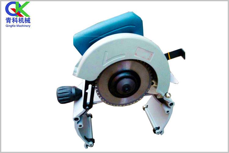 手持式切管機(jī)是一種輕型的手持式電動(dòng)套絲機(jī)，也叫做便攜式電動(dòng)套絲機(jī)