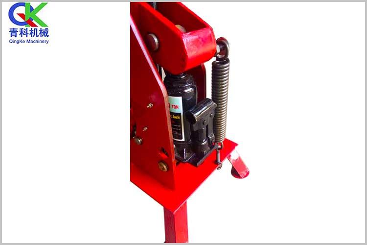 循環(huán)制冷系統(tǒng)，具有特大容量之貯油桶，保障鋸片壽命，切面平整