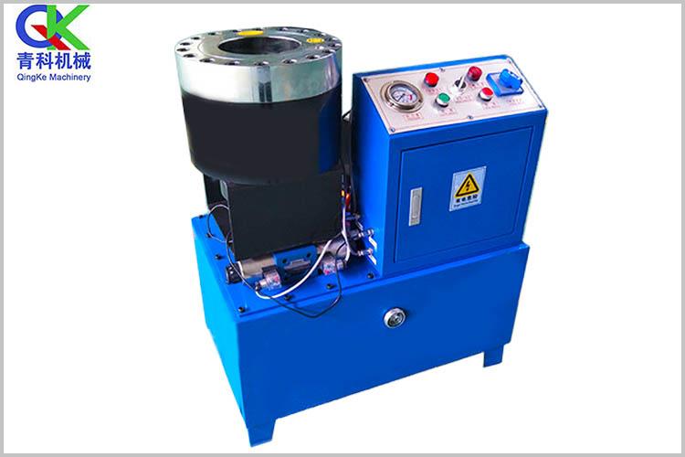 縮管機(jī)在常態(tài)下對(duì)管件端面進(jìn)行擴(kuò)管及縮管，由集成控制的觸控顯示熒屏控制的液壓全自動(dòng)管端加工機(jī)械