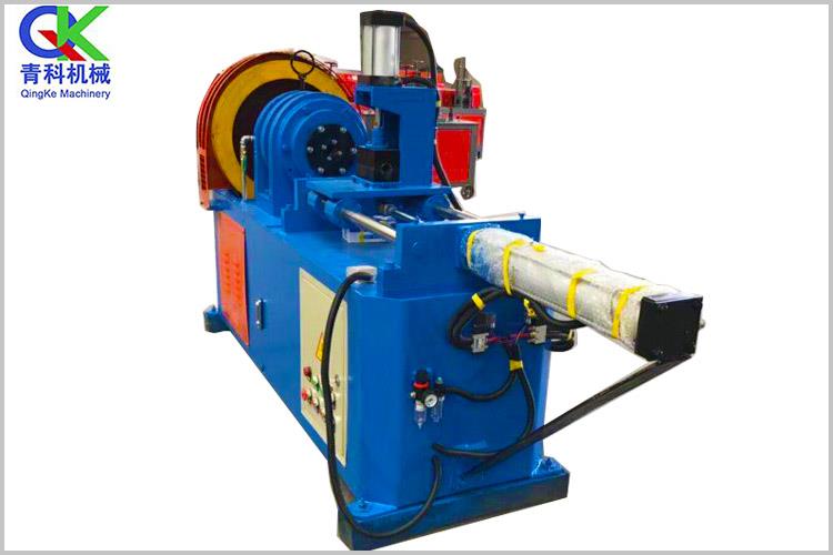 且可采用手動和自動方式操作，運行平穩(wěn)可靠，故障率低，模具與模座為軸向滑動，燕尾式模具，裝卸方便