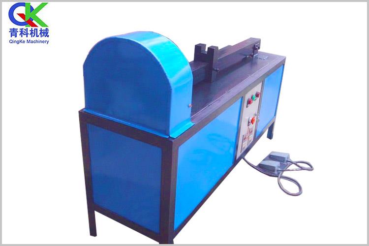 管擰管機(jī)具有功能多、使用操作方便、力量大、堅(jiān)固耐用、效率高的特點(diǎn)