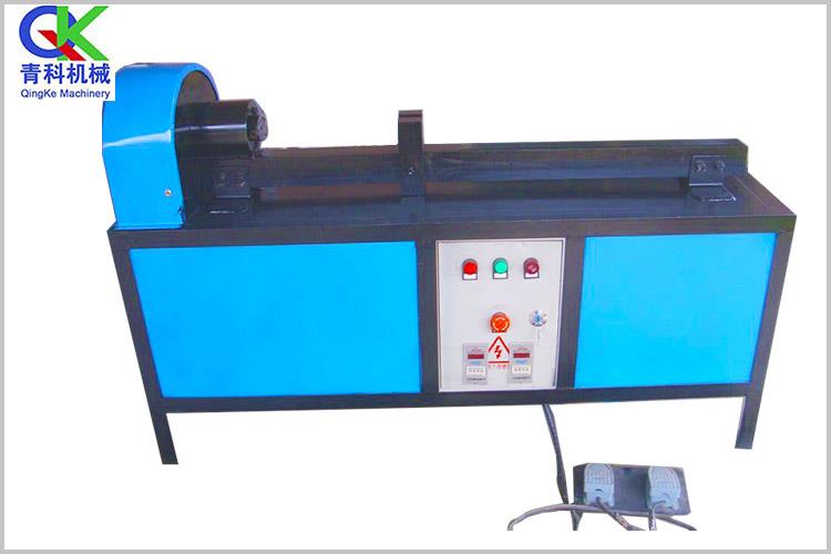 該擰管機(jī)可代替人力擰卸鉆桿、減輕工人勞動(dòng)強(qiáng)度、提高升降工作效率