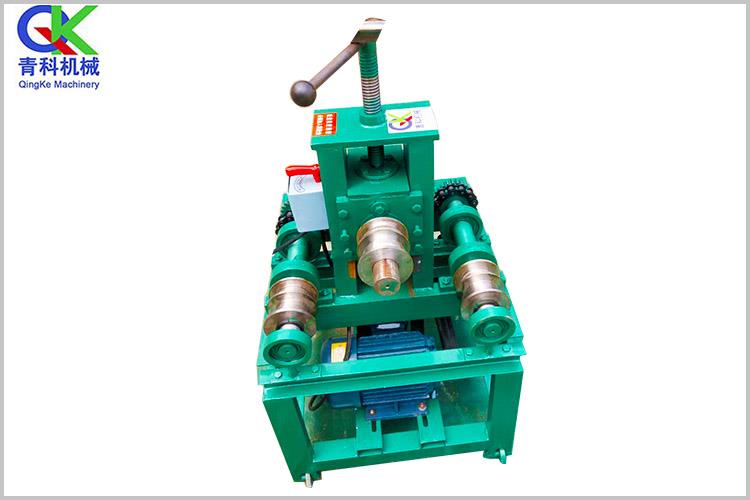 76滾圓機為我公司新設(shè)計的彎管機，專為彎制薄壁管道而設(shè)計