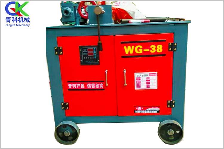 具有液壓系統(tǒng)工作穩(wěn)定可靠、啟動平穩(wěn)、能進(jìn)行連續(xù)彎管軌跡控制、油路簡潔、便于集中操作和實(shí)現(xiàn)自動化的特點(diǎn)