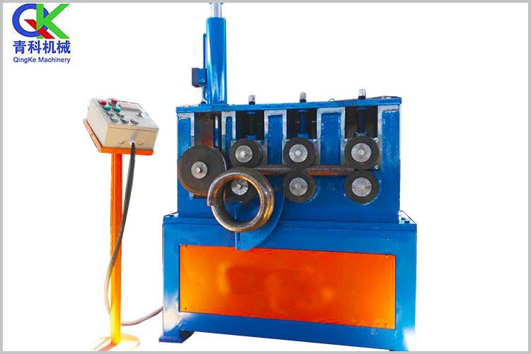 它的主要工作也就是把材料變成所要使用的零件，但是在使用材料的過程中，有些全自動(dòng)盤管機(jī)和全自動(dòng)盤管機(jī)刀具大使用的時(shí)候很費(fèi)料