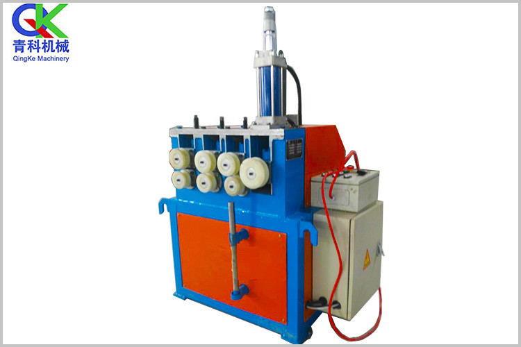 在安裝過程中要將缸蓋內(nèi)部清洗干凈，可用煤油及汽油清洗有缸蓋內(nèi)部