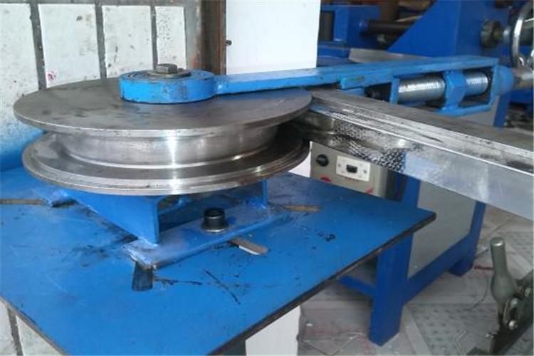 建立完善的彎管機(jī)檔案，建立不銹鋼彎管機(jī)維護(hù)檔案及交接班記錄，將彎管機(jī)的運(yùn)行情況及故障情況詳細(xì)記錄