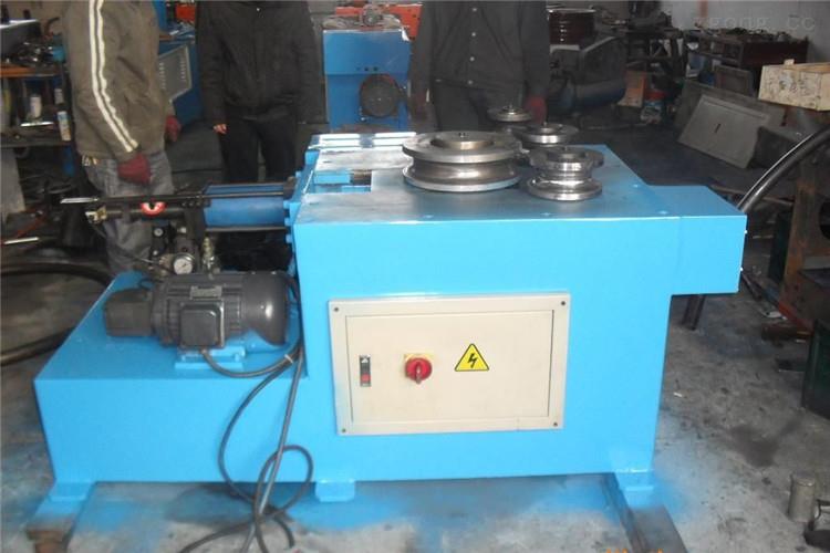 液壓盤管機設(shè)備的日常養(yǎng)護也是非常重要，根據(jù)工作使用環(huán)境的不同，要做到及時的維護與保養(yǎng)，定期清理盤管時留下的鐵削以及雜質(zhì)