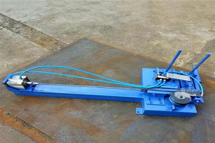 不銹鋼彎管機采用觸熒幕加數(shù)控模組，對話式操作，程式設(shè)定簡便容易