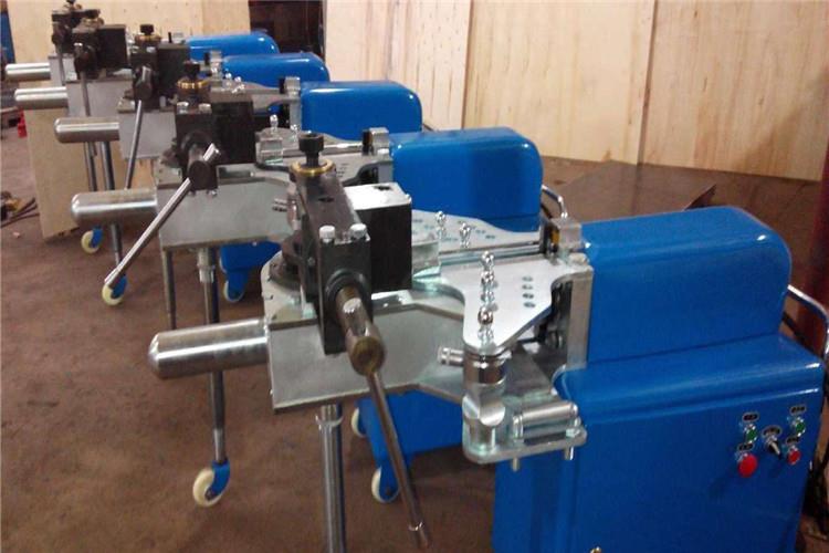 摸溫升、振動(dòng)、爬行及聯(lián)接處的松緊程度判定電動(dòng)液壓彎管機(jī)液壓系統(tǒng)運(yùn)動(dòng)部件工作狀態(tài)是否正常