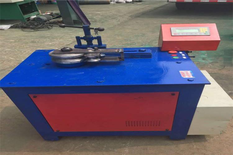 解決方法是在彎管前將不銹鋼彎管機模具芯棒及防皺模涂上拉伸油使其內容能夠充分潤滑