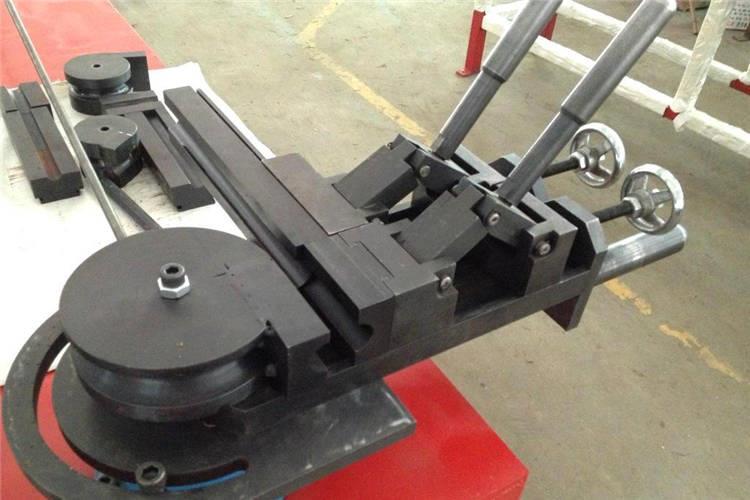 解決方案是適當添加液壓油，保障不銹鋼彎管機油泵吸油濾網能夠全部被浸泡便可