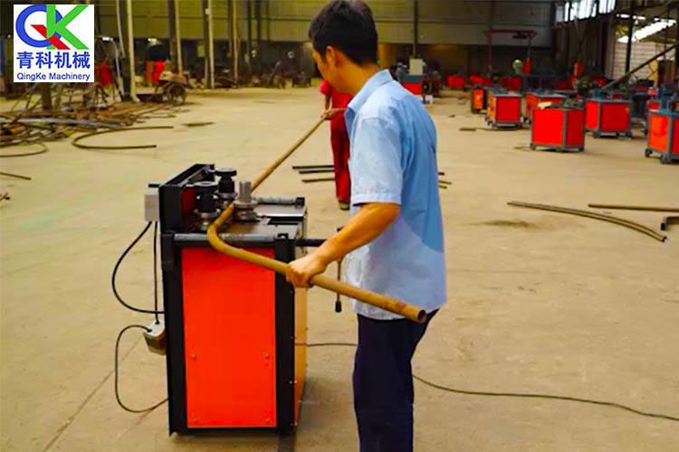 電動(dòng)液壓彎管機(jī)的加工工藝是實(shí)現(xiàn)產(chǎn)品設(shè)計(jì)，保障產(chǎn)品質(zhì)量，節(jié)約能源，降低消耗的重要手段