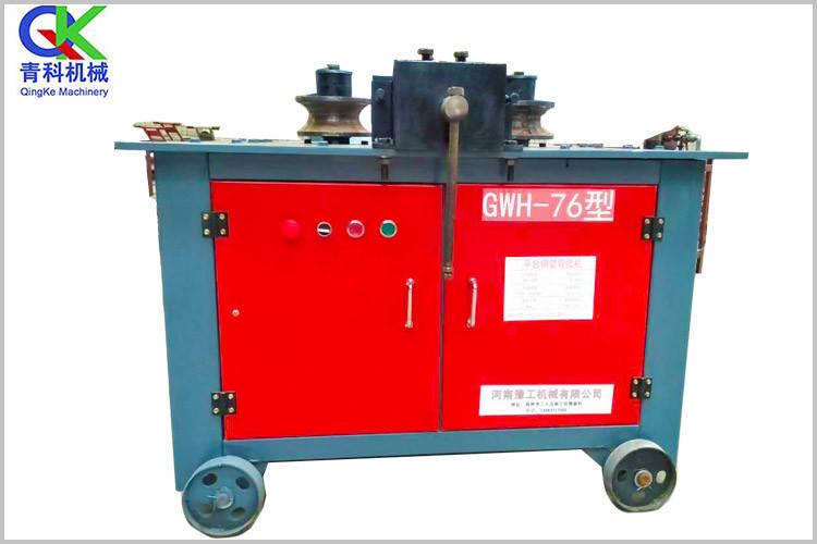 首先不銹鋼彎管機(jī)在安裝過程中，尤其是在安裝液壓密封件時要注意安裝在油缸內(nèi)部的U型圈及O型圈型號是否妥當(dāng)