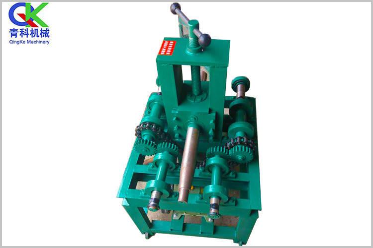 在清洗和檢修不銹鋼彎管機時須斷開電源