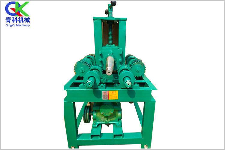 不銹鋼彎管機開動時注意人體不得進入轉臂旋轉掃過的范圍