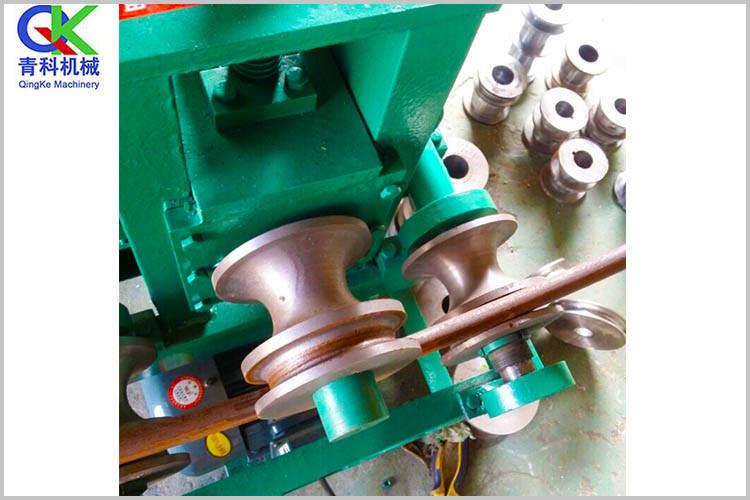 好的設(shè)備會(huì)對此兩項(xiàng)做專門控制調(diào)整，而一些質(zhì)量低劣的電動(dòng)液壓彎管機(jī)是不控制上述兩項(xiàng)參數(shù)的