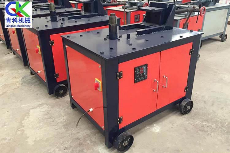 這時應綜合考慮電動液壓彎管機的其他因素加以解決，如噴嘴是否要更換，導軌運動不穩(wěn)定等