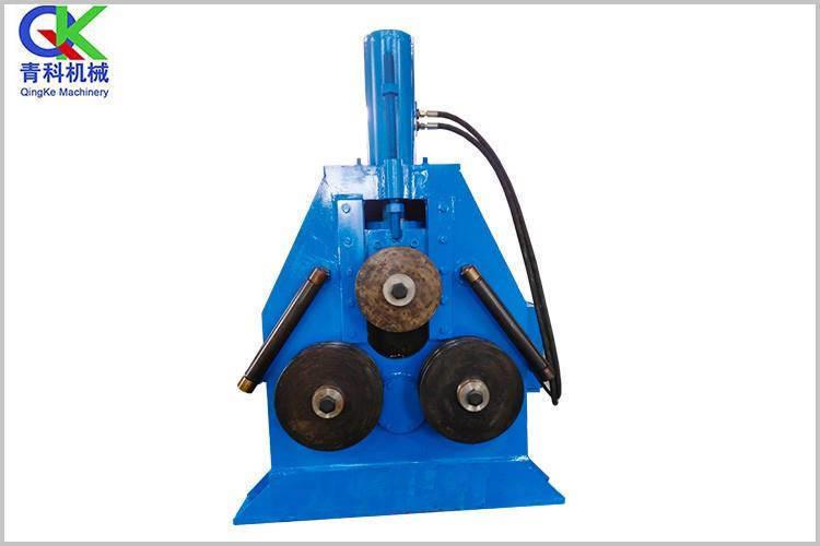 不同類型盤管機(jī)雖運(yùn)動(dòng)形式不同，但工作原理都一樣，都是利用三點(diǎn)定圓的原理來(lái)進(jìn)行不同半徑的卷制